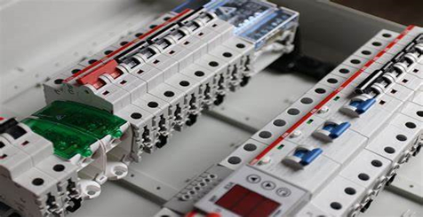 What Is Differences Between Circuit Breaker Or Fuse?